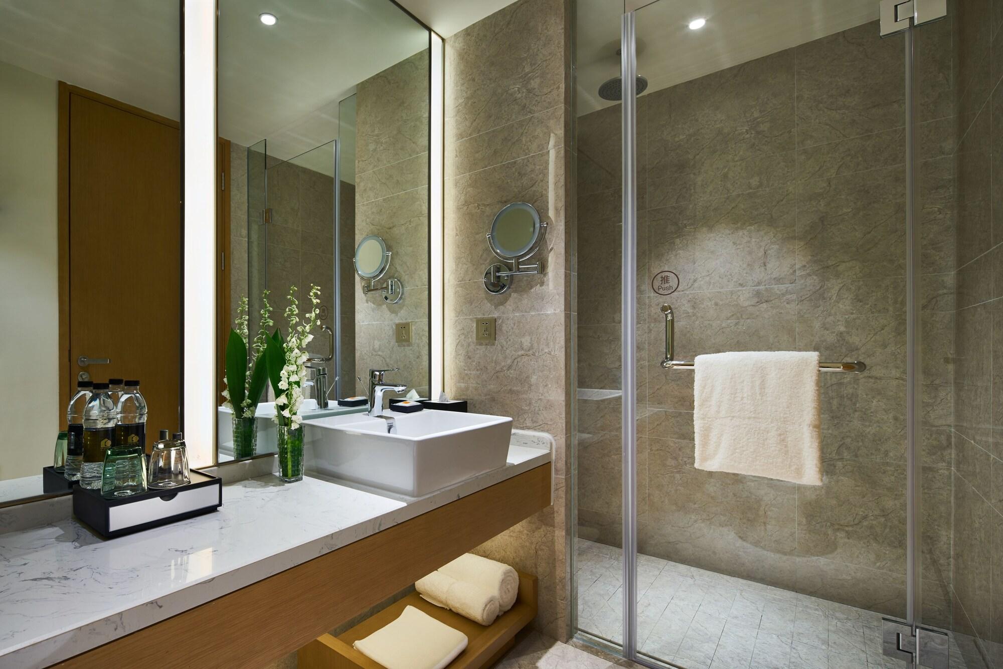 The Qube Hotel Shanghai Sanjiagang - Offer Pudong International Airport And Disney Shuttle Exterior photo